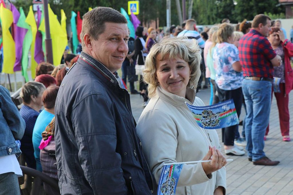 img_1692-1024x683 ТЫСЯЧА ЧЕЛОВЕК НА КРАСНОЙ ПЛОЩАДИ. В Ветке прошёл концерт в рамках акции «Мы — вместе за Беларусь!»