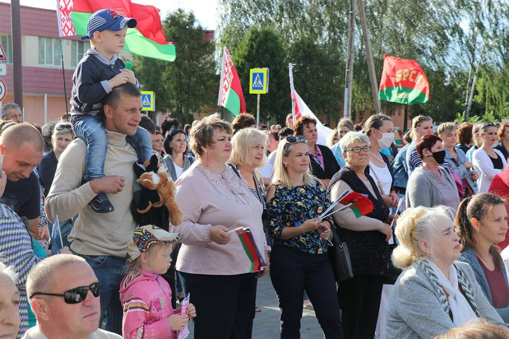 img_1704-1024x683 ТЫСЯЧА ЧЕЛОВЕК НА КРАСНОЙ ПЛОЩАДИ. В Ветке прошёл концерт в рамках акции «Мы — вместе за Беларусь!»