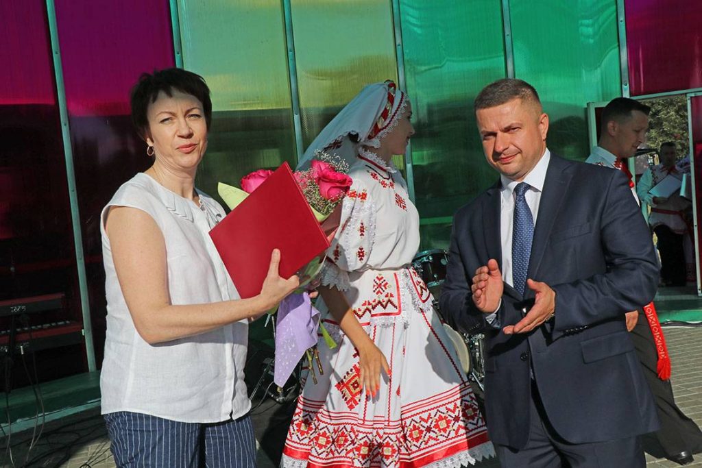 img_1736-anikeich-1024x683 ТЫСЯЧА ЧЕЛОВЕК НА КРАСНОЙ ПЛОЩАДИ. В Ветке прошёл концерт в рамках акции «Мы — вместе за Беларусь!»