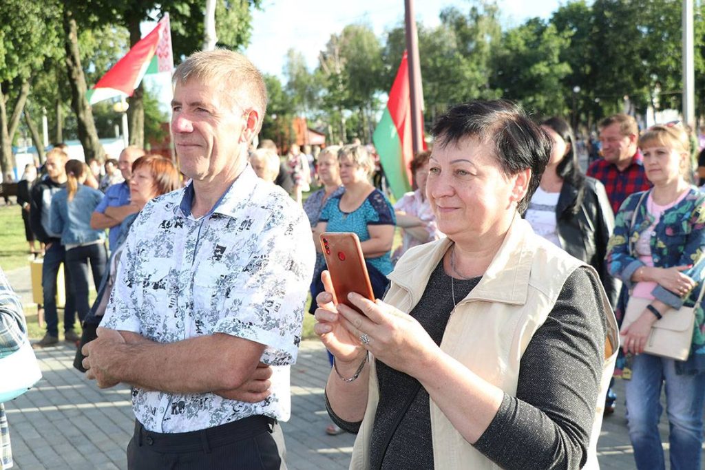 img_1818-1024x683 ТЫСЯЧА ЧЕЛОВЕК НА КРАСНОЙ ПЛОЩАДИ. В Ветке прошёл концерт в рамках акции «Мы — вместе за Беларусь!»