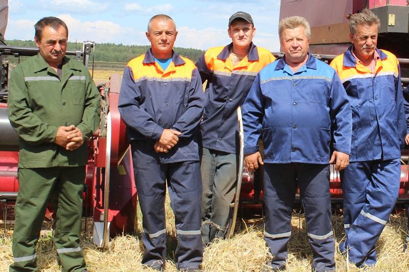 vetkovski_raion_hleborobi_2_15_08 В дни уборочной страды особый почёт и уважение страна адресует хлеборобам