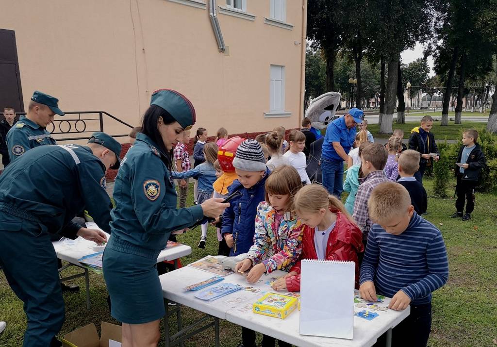 vetkovski_raion_risunki_10_09 Сегодня завершилась республиканская акция «В центре внимания — дети!»