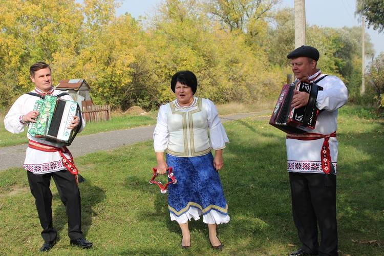 vetkovski_raion_glibovka_01_10 В День пожилого человека администрация Ветковского спецлесхоза навестила Ивана Алексеевича Рябикова
