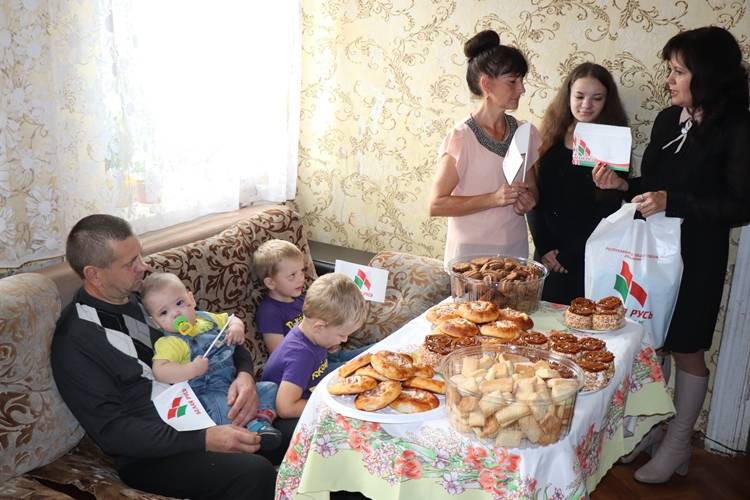 vetkovski_raion_svetilovichi_mama_14_10-2 Многодетной маме из Светиловичей праздник подарили Ветковский спецлесхоз и районная организация общественного объединения "Белая Русь"