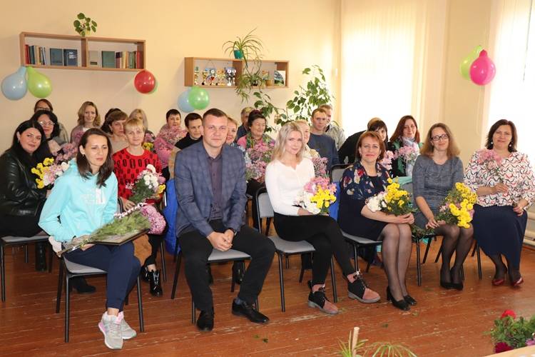 vetkovski_raion_vet_stanchia_14_10-5 В районной ветеринарной станции всем мамам сегодня подарили цветы
