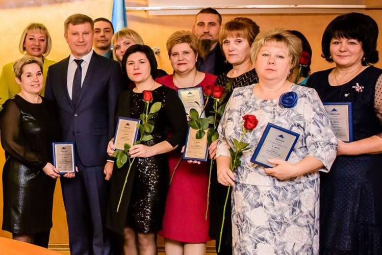 vetkovski_raion_diplom_05_12 В четверг небольшой и дружный коллектив представительства Белгосстраха по Гомельскому району в г. Ветке отметил 99-летие со дня основания службы, а уже сегодня принимает поздравления по случаю профессионального праздника
