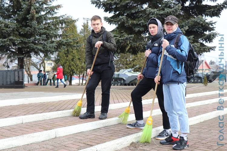 vetkovski_raion_subbotnik_13_03-8 Ветковчане навели порядок на братской могиле в Ветке