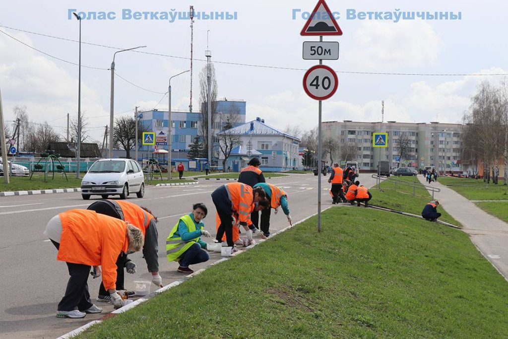 vetkovski_raion_dorogniki_17_04-2-1024x683 Дорожники занимаются тем, что лучше всего умеют, — приводят в порядок дороги