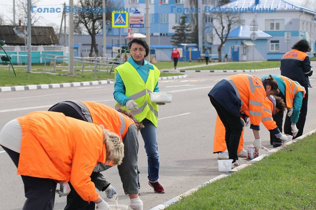 vetkovski_raion_dorogniki_17_04-4-1024x683 Дорожники занимаются тем, что лучше всего умеют, — приводят в порядок дороги