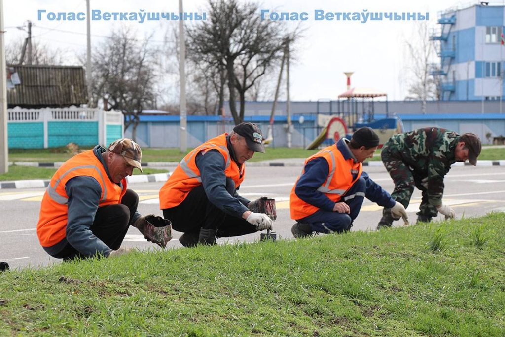vetkovski_raion_dorogniki_17_04-7-1024x683 Дорожники занимаются тем, что лучше всего умеют, — приводят в порядок дороги