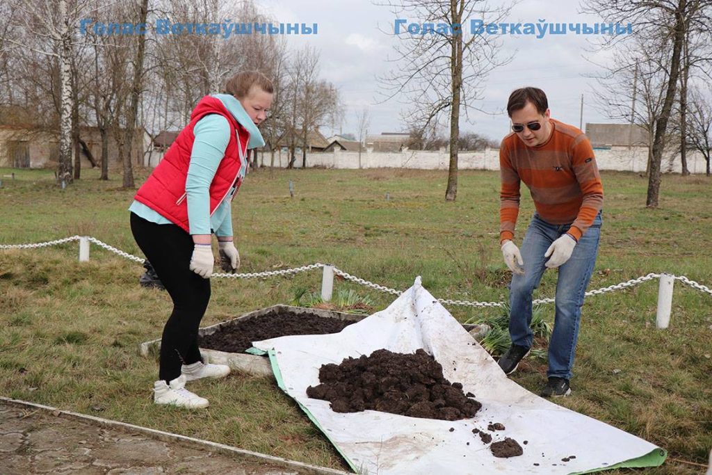 vetkovski_raion_pamiatniki_17_04-7-1024x683 Одной из главных сфер приложения сил участников республиканского субботника являются места захоронения жертв войны