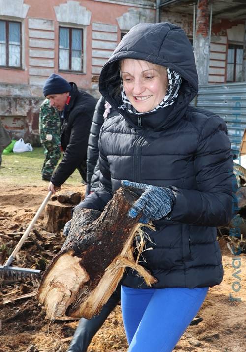 vetkovski_raion_subbotnik_ideolog_17_04 Коллектив главного управления идеологической работы облисполкома в день республиканского субботника трудится в Хальче