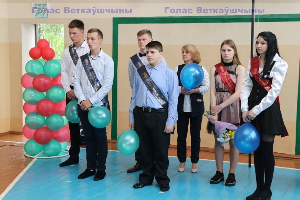 img_2273-1024x683 В Великонемковской школе прозвучал последний звонок