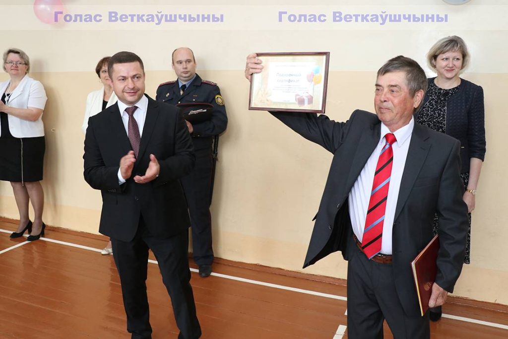 img_2287-1024x683 В Великонемковской школе прозвучал последний звонок