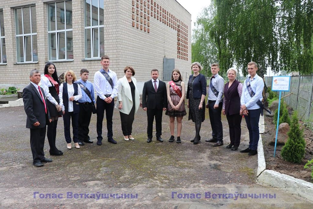 img_2434-1024x683 В Великонемковской школе прозвучал последний звонок