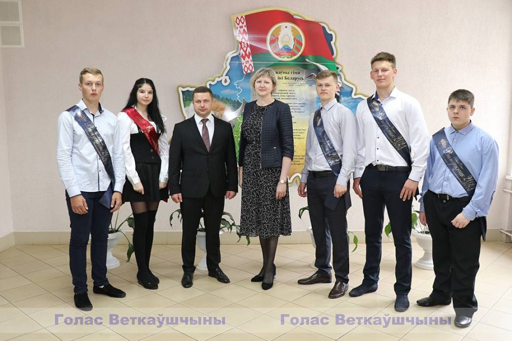 img_2466-1024x683 В Великонемковской школе прозвучал последний звонок