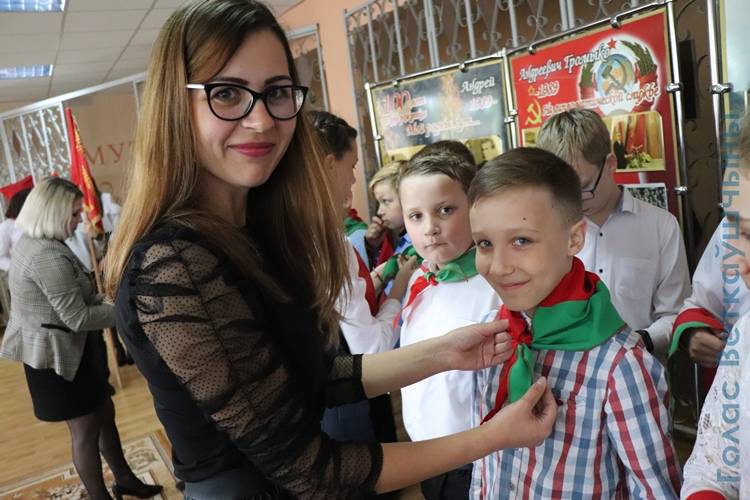 vetkovski_raion_pioneri_19_05-7 Ветковских школьников приняли в пионеры и октябрята