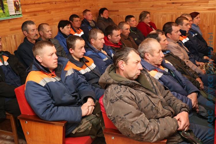 vetkovski_raion_silivonchik_stolbun_14_05-3 Глава района Павел Силивончик встретился с коллективом Столбунского лесничества