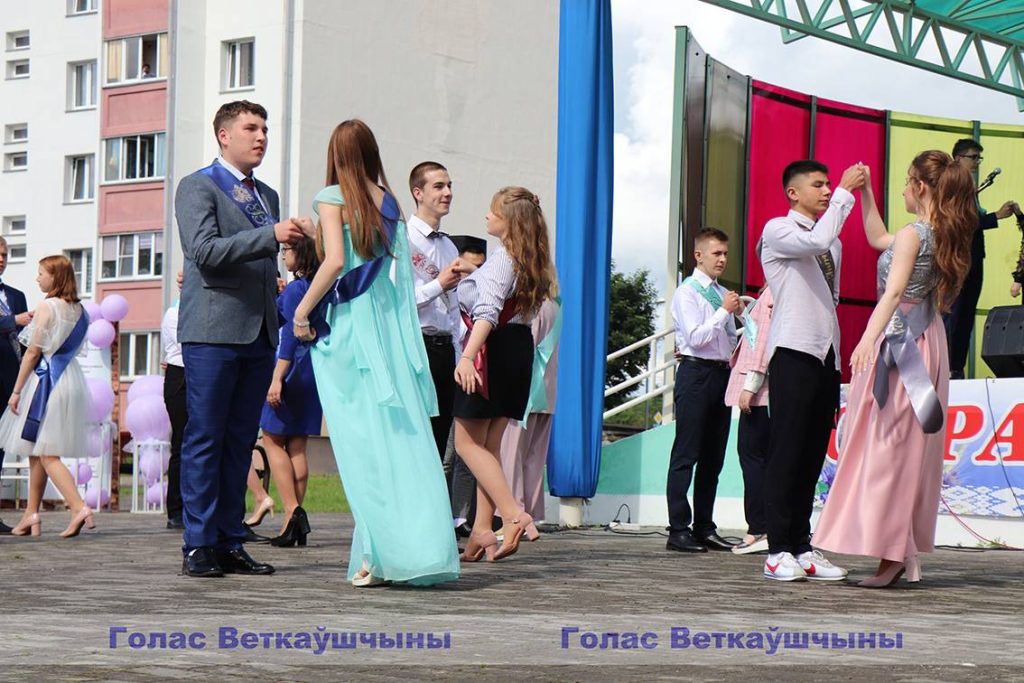 img_0792-1024x683 В Ветке прошёл районный бал выпускников