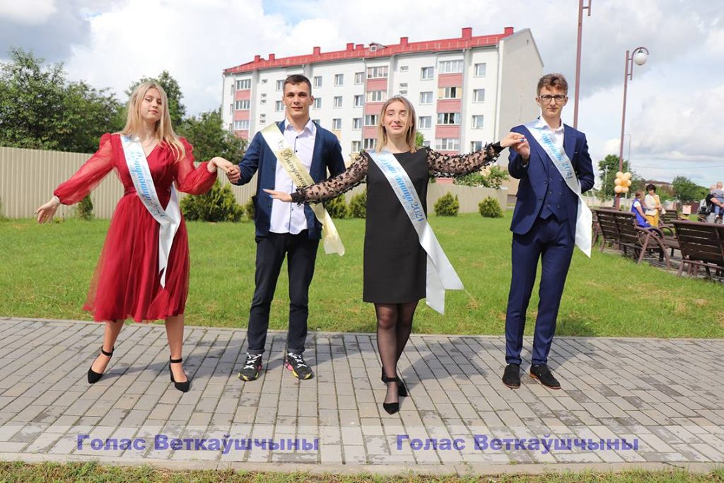 img_0832-1024x683 В Ветке прошёл районный бал выпускников
