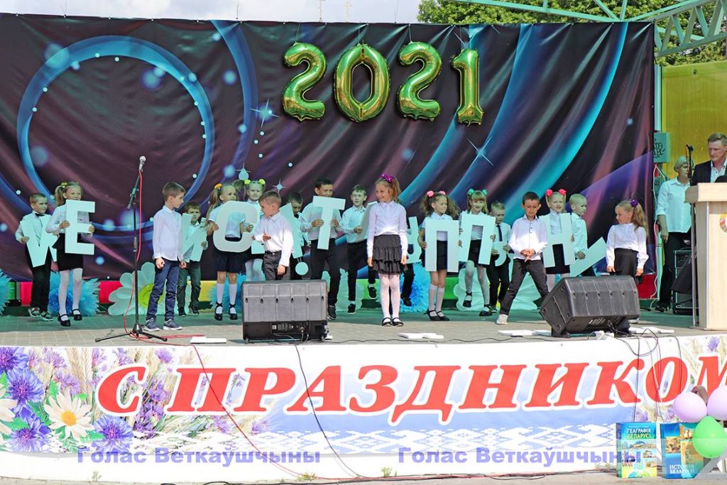 img_0846-1024x683 В Ветке прошёл районный бал выпускников