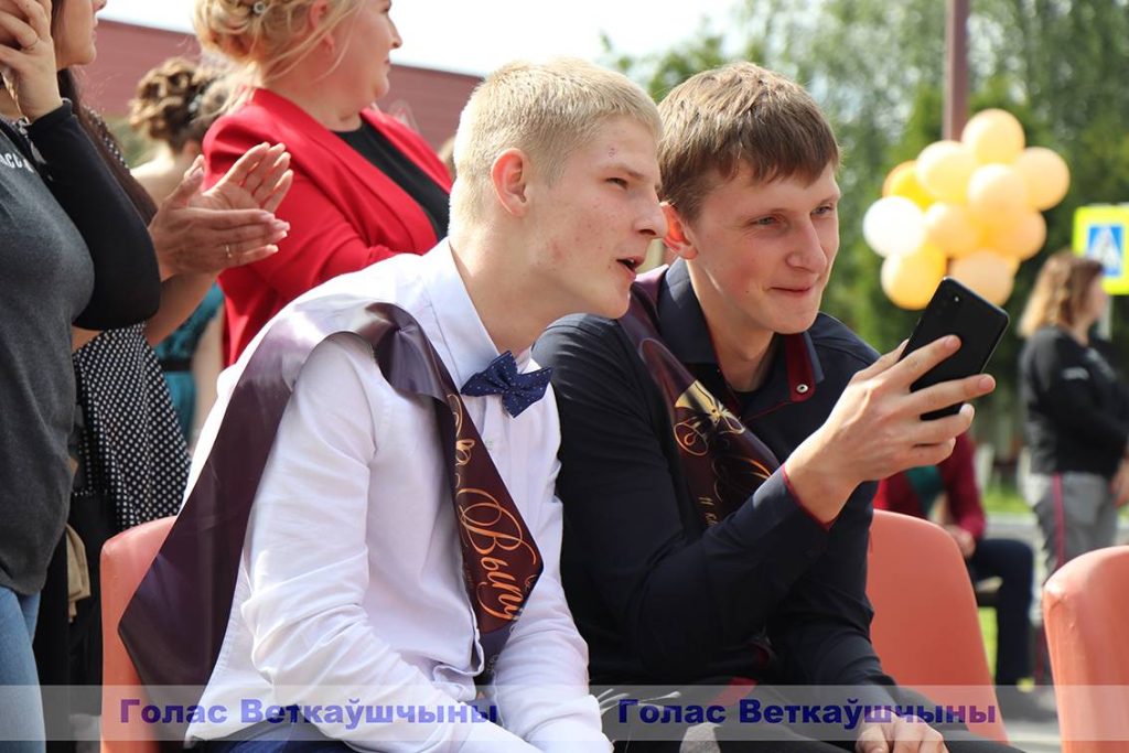 img_0910-1024x683 В Ветке прошёл районный бал выпускников