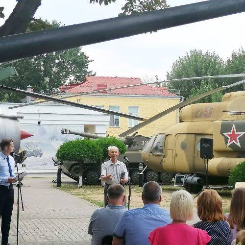img_20210818_100154_080 В Гомельском областном музее военной славы наградили учащихся, которые принимали участие в реконструкции мемориального комплекса «Партизанская криничка»