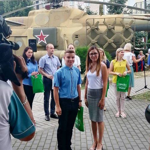 img_20210818_100159_512 В Гомельском областном музее военной славы наградили учащихся, которые принимали участие в реконструкции мемориального комплекса «Партизанская криничка»