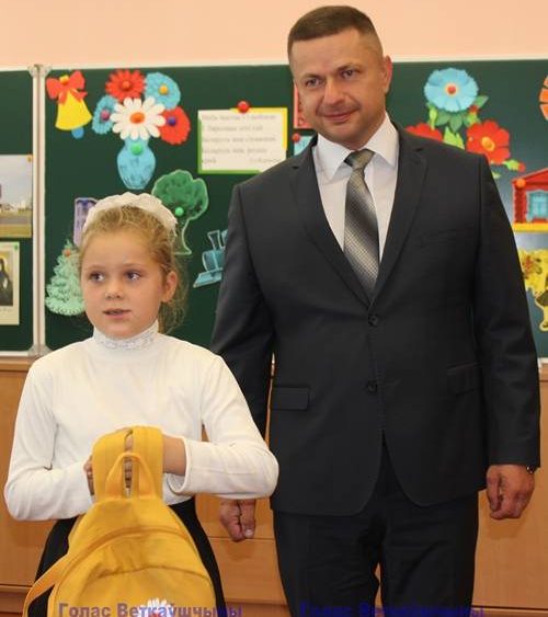vetkovski_raion_portfel_predsedatel_27_08-e1630059055419 Председатель Ветковского райисполкома Павел Силивончик посетил Столбунскую среднюю школу