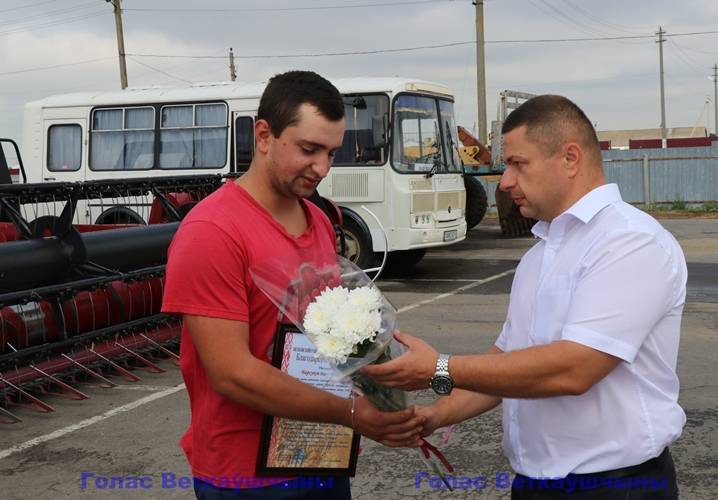vetkovski_raion_tisiachniki_khalch_05_08-2 Сегодня руководство района чествовало комбайнеров-тысячников ОАО "Хальч"