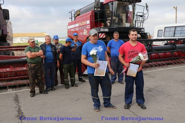 vetkovski_raion_tisiachniki_khalch_05_08-5 Сегодня руководство района чествовало комбайнеров-тысячников ОАО "Хальч"