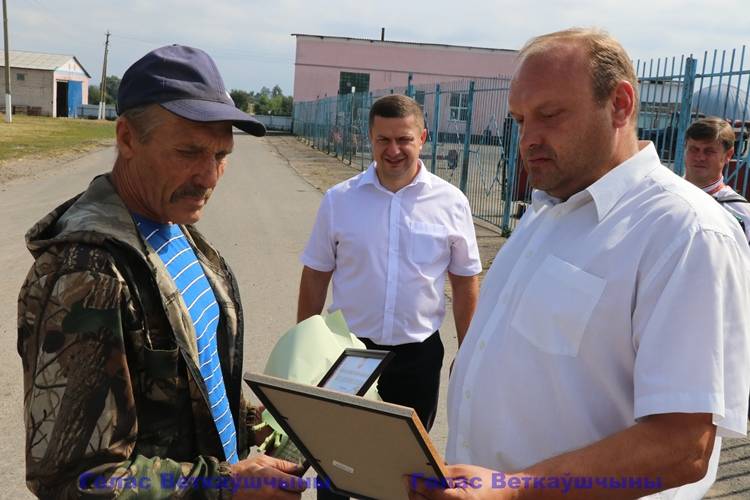 vetkovski_raion_tisiachniki_raduga_05_08-4 Сегодня принимал поздравления водитель-тысячник УСП "Радуга-Агро" Сергей Харашунов