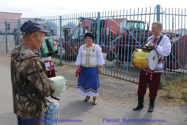 vetkovski_raion_tisiachniki_raduga_05_08-6 Сегодня принимал поздравления водитель-тысячник УСП "Радуга-Агро" Сергей Харашунов