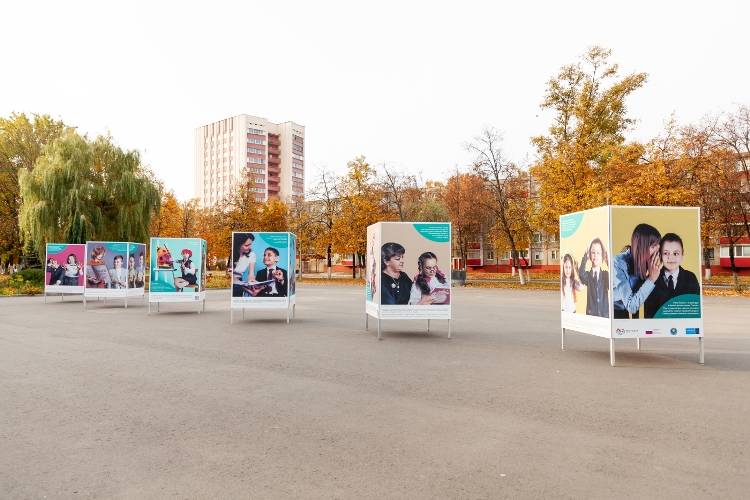 5 В ГОМЕЛЕ ОТКРЫЛАСЬ ФОТОВЫСТАВКА О ДЕТЯХ С ИНВАЛИДНОСТЬЮ В ШКОЛЕ
