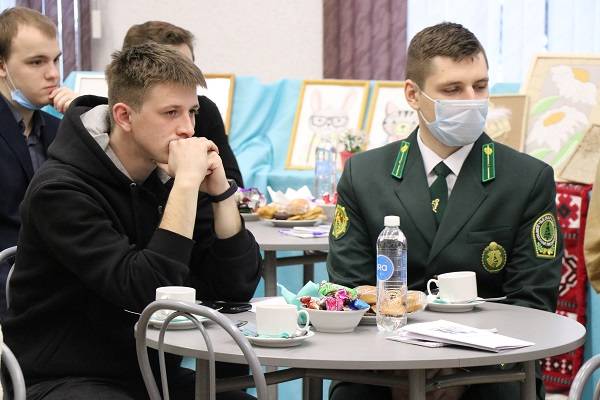 img_7792 Глава района Павел Силивончик встретился с молодыми специалистами, прибывшими в район в этом году