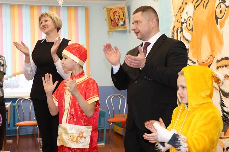 img_9103 Председатель Ветковского райисполкома Павел Силивончик и глава депутатского корпуса Виктор Масейков в канун Нового года навестили воспитанников социально-педагогического центра