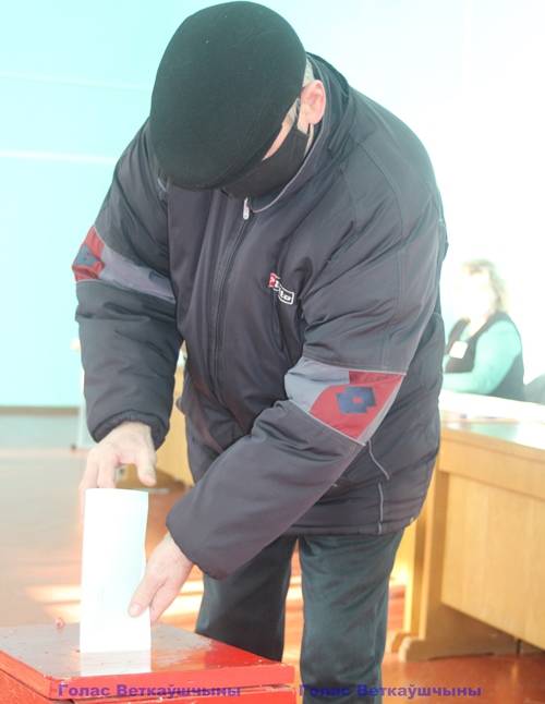 img_0120 Своё право на досрочное голосование продолжают использовать жители Хальча