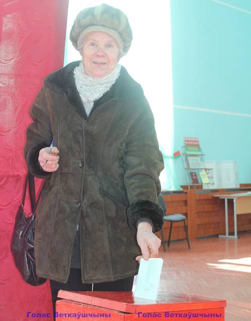 img_0130 Своё право на досрочное голосование продолжают использовать жители Хальча
