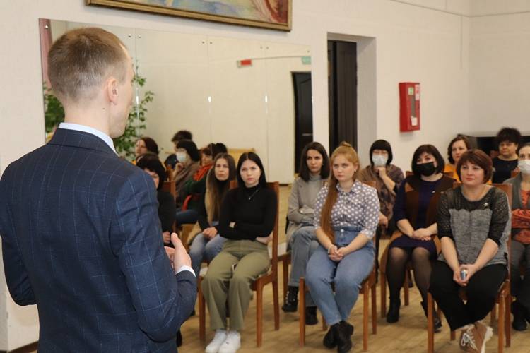 img_1518 В конференц-зале Ветковского центра культуры и народного творчества заместитель Министра культуры Сергей Саракач встретился с работниками учреждений культуры Ветковщины
