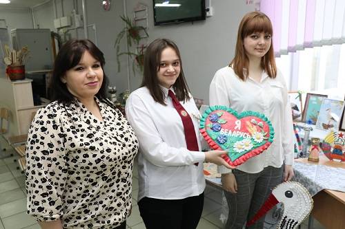 img_9222 Интересные творческие выставки украшают праздник ветковчан, которые приходят принять участие в референдуме