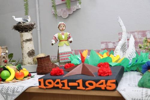 img_9227 Интересные творческие выставки украшают праздник ветковчан, которые приходят принять участие в референдуме