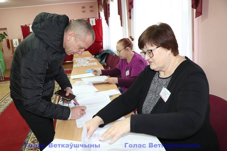 vetkovski_raion_1_schola_referendum_24_02 В Ветковском районе продолжается досрочное голосование. Атмосфера на участках располагающая