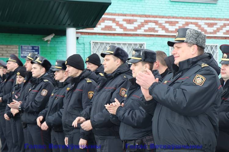 vetkovski_raion_23_fevralia_23_02-2 Концерт под открытым небом: сотрудников Ветковского РОВД с Днём защитников Отечества поздравили работники культуры и Белорусский союз женщин