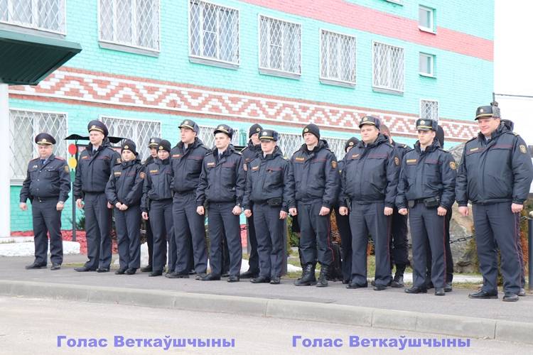 vetkovski_raion_23_fevralia_23_02-6 Концерт под открытым небом: сотрудников Ветковского РОВД с Днём защитников Отечества поздравили работники культуры и Белорусский союз женщин