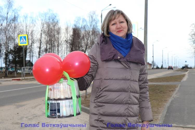 vetkovski_raion_23_fevralia_23_02-7 Концерт под открытым небом: сотрудников Ветковского РОВД с Днём защитников Отечества поздравили работники культуры и Белорусский союз женщин