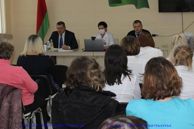 vetkovski_raion_crb_referendum_11_02 Начальник Ветковского РОСК Сергей Худяков и прокурор Ветковского района Роман Фурс встретились с коллективом ЦРБ, чтобы поговорить о проекте Конституции и предстоящем референдуме 