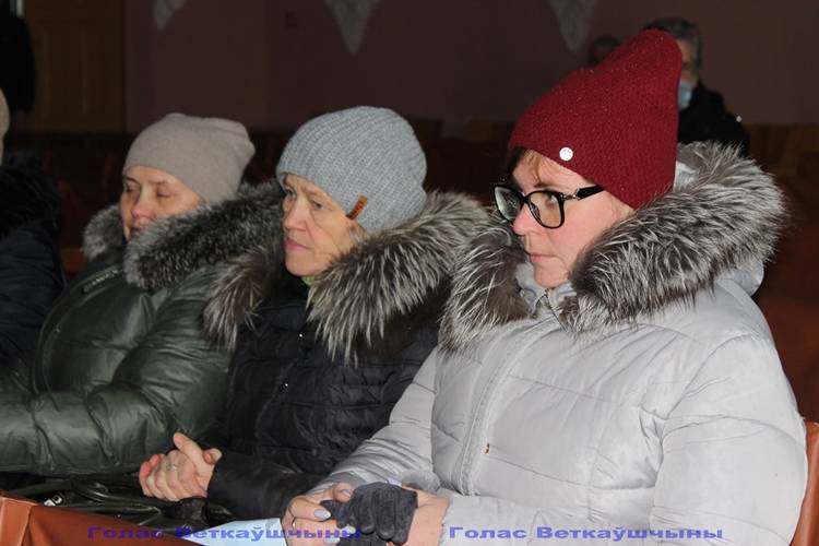 vetkovski_raion_maseikov_staroe_selo_21_02 Председатель Ветковского районного Совета депутатов Виктор Иванович Масейков поговорил о референдуме с жителями Старого Села