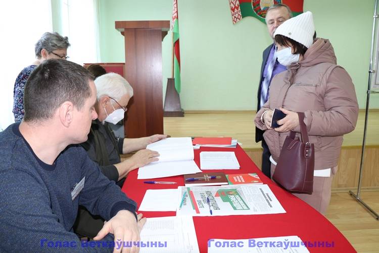 vetkovski_raion_referendum_dosrochnoe_22_02-5 Ветковчане голосуют досрочно: начало дня на участке для голосования №12 было достаточно активным 