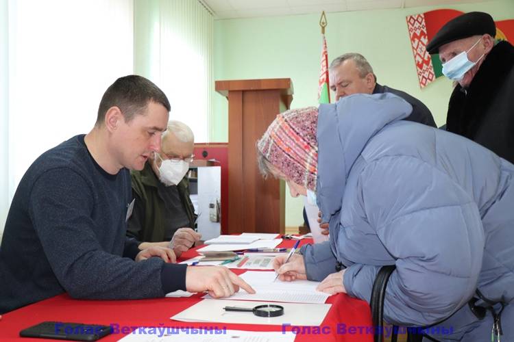 vetkovski_raion_referendum_dosrochnoe_22_02-7 Ветковчане голосуют досрочно: начало дня на участке для голосования №12 было достаточно активным 
