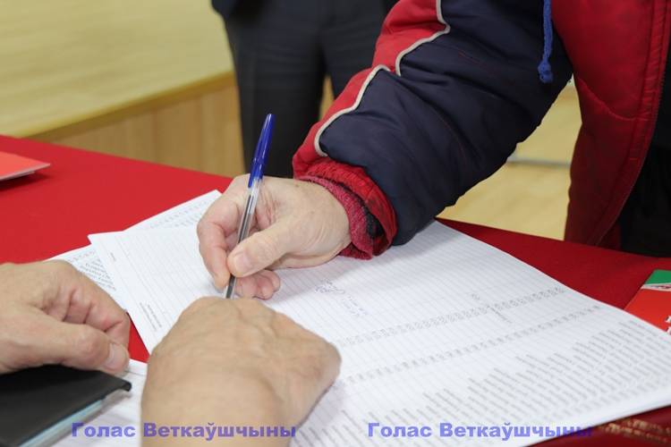 vetkovski_raion_referendum_dosrochnoe_22_02-8 Ветковчане голосуют досрочно: начало дня на участке для голосования №12 было достаточно активным 